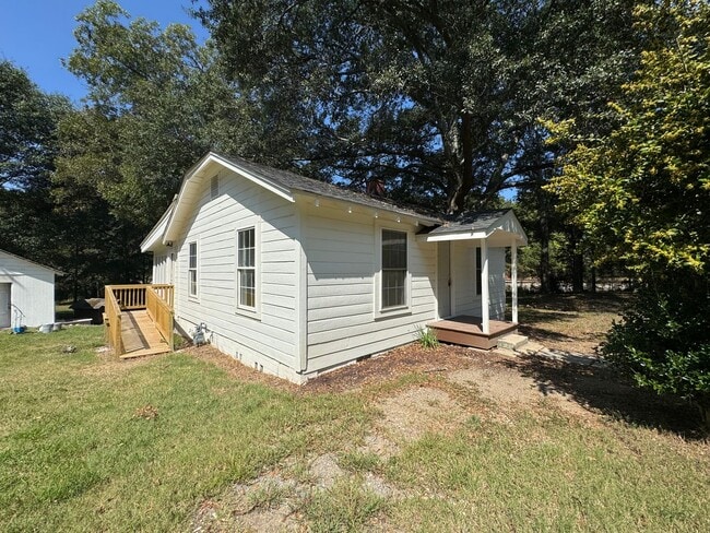 Building Photo - Renovated 3/1 House in North Rome- $1,195