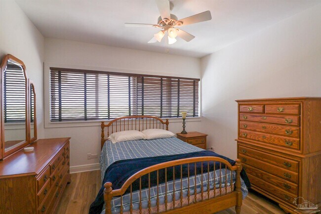 Building Photo - 825 Bayshore Dr