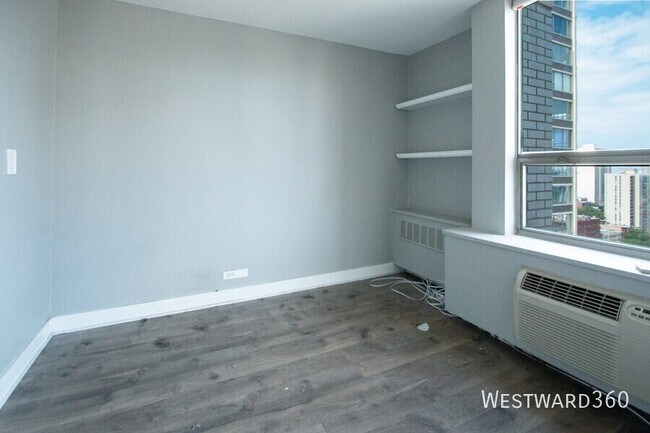 Building Photo - 1355 N Sandburg Terrace