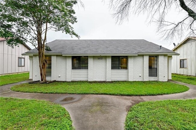 Building Photo - 1602 W Braker Ln