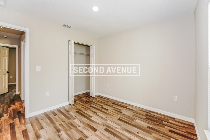 Building Photo - 825 Marion Oaks Manor