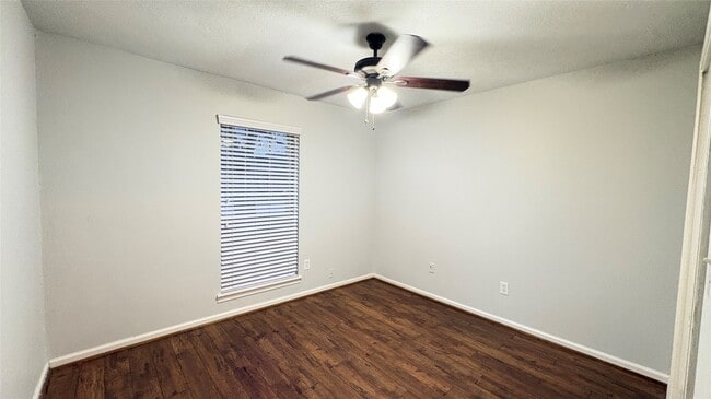 Building Photo - 13914 Oakwood Ln