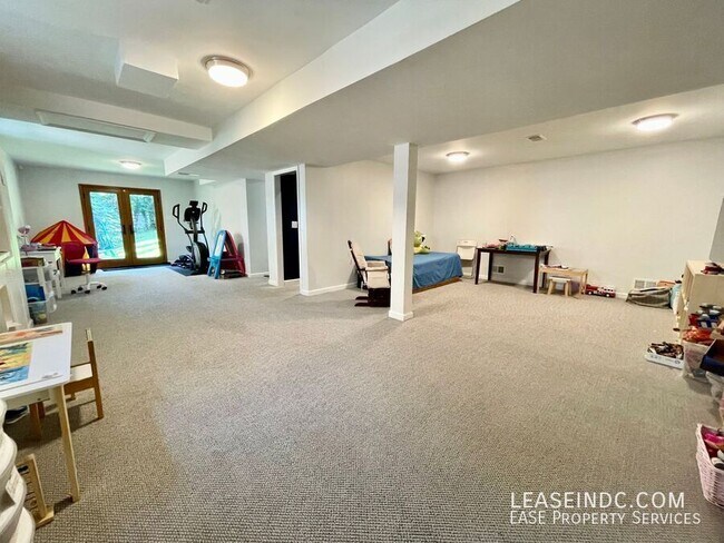 Building Photo - 4439 Springdale St NW