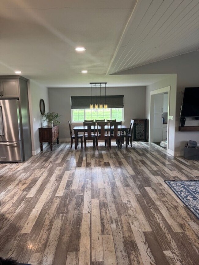 Building Photo - Country Style Living in this Charming Home in Anderson