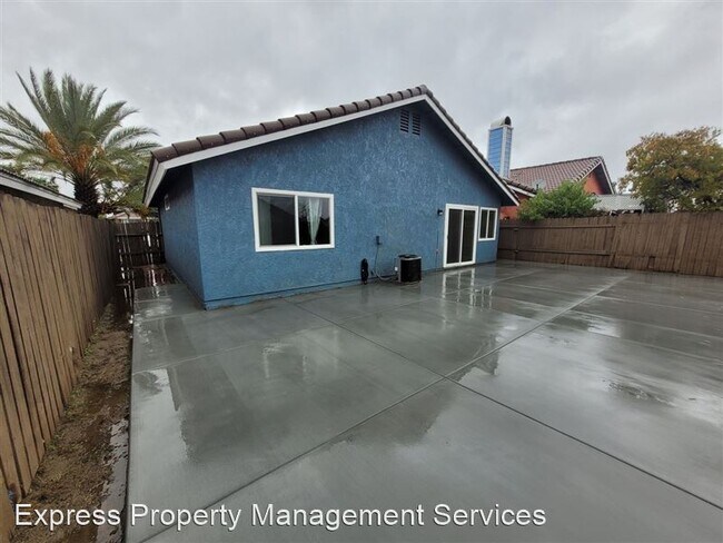 Building Photo - 1851 Eucalyptus St