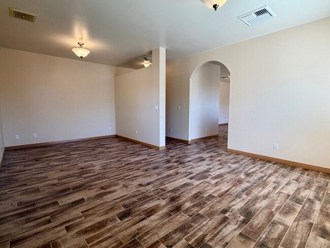 Building Photo - 1100 W Vulcan Ave