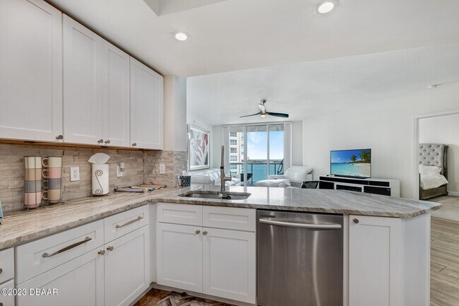 Building Photo - 231 Riverside Dr