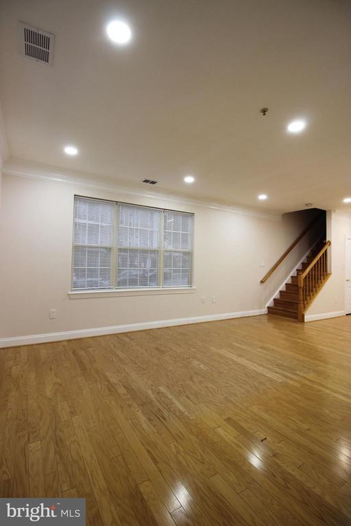 Building Photo - 141 Chevy Chase St