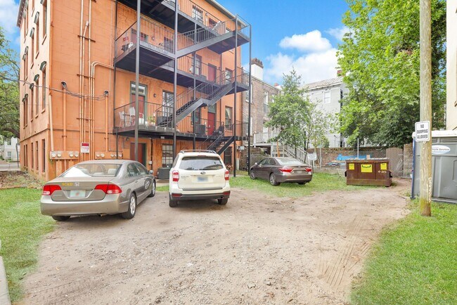 Building Photo - 703 Barnard St