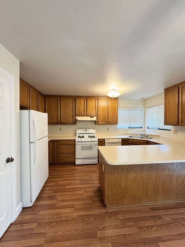 Building Photo - 4 Bedroom in Candlewood Subdivision