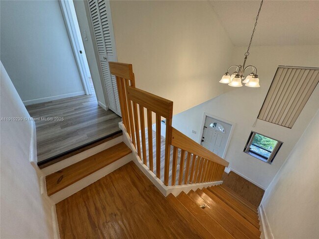 Building Photo - 573 Racquet Club Rd