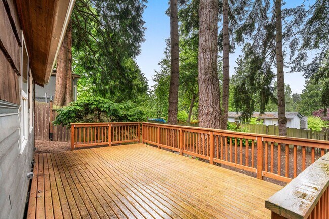 Building Photo - Charming 3 Bed / 1.75 Bath Craftsman-Style...