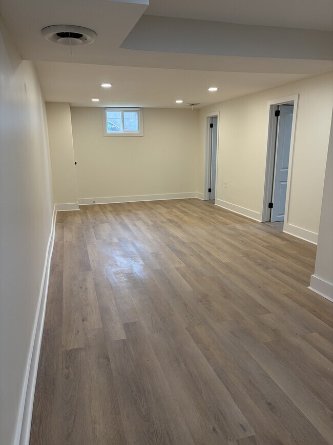 Building Photo - 312 N 80th Ter