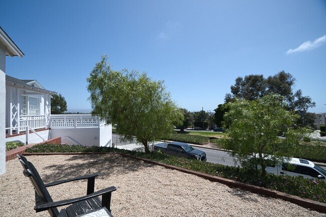 Building Photo - 2 Bed 1 Bath Home in Manhattan Beach Hill Section