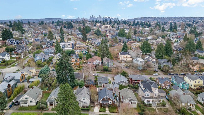 Building Photo - 4bd/3ba Seattle Home