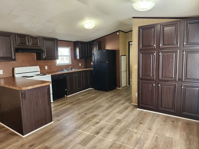 Building Photo - 1210 N Avenue K