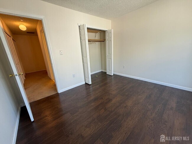 Building Photo - 207 Darwin Ln
