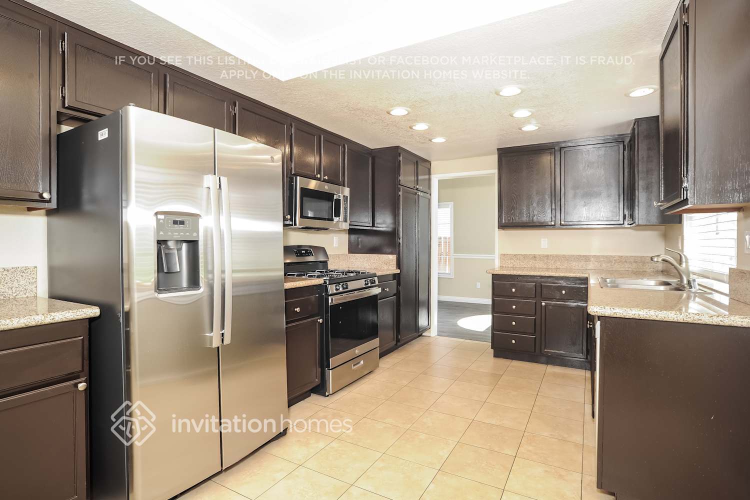 Building Photo - 3120 Crowne Dr