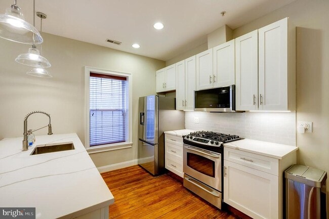 Building Photo - 1543 6th St NW