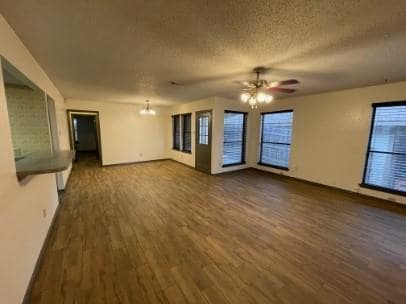 Building Photo - 1233 Armadillo Rd