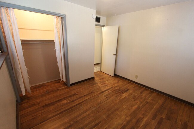 Building Photo - *LEASE TAKEOVER* Single Level 2BR Flagstaff Home | Fenced Yard & In-Unit Laundry