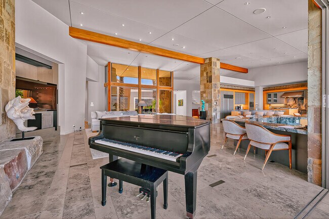 Building Photo - 9 Rockcrest