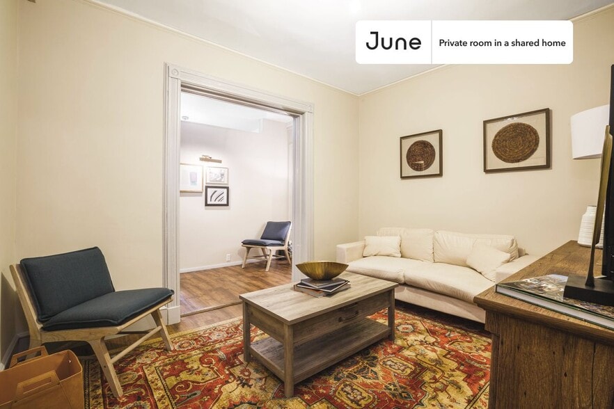 Building Photo - Room in Shared 5 bed/1 bath home in Hell's Kitchen