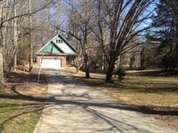 Building Photo - 314 King George Loop