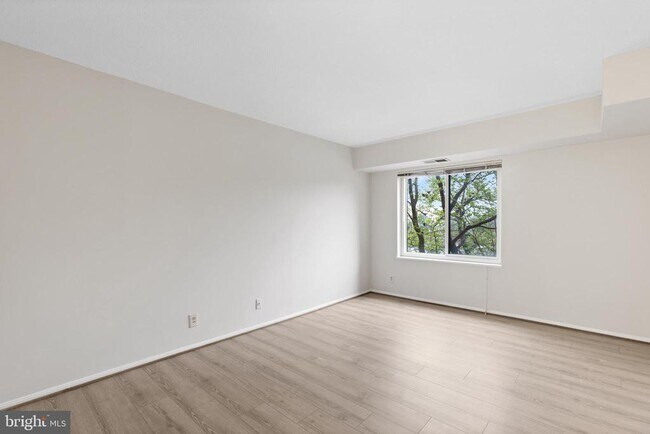 Building Photo - 8340 Greensboro Dr