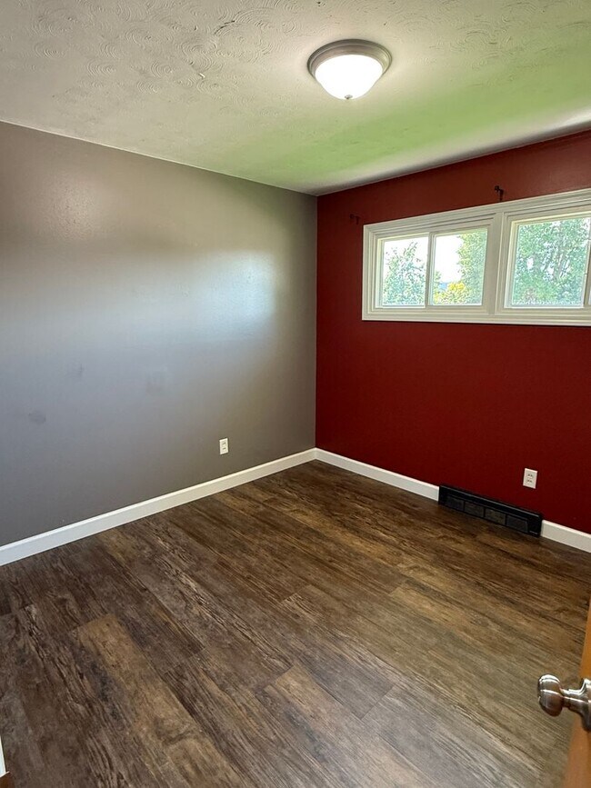 Building Photo - 4 Bedroom 3 Bath Home for Rent
