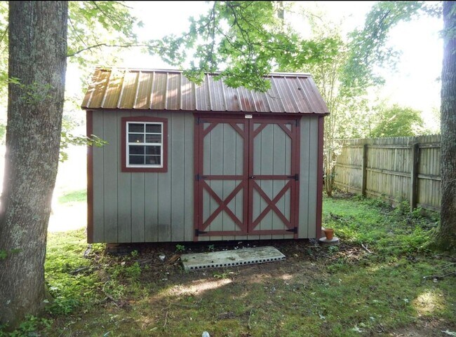 Building Photo - Nice zero lot line 3/2 with exterior out building by Carter Realty Advisors,LLC