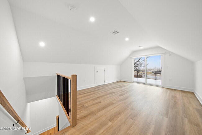 Building Photo - 427 Hoyt St