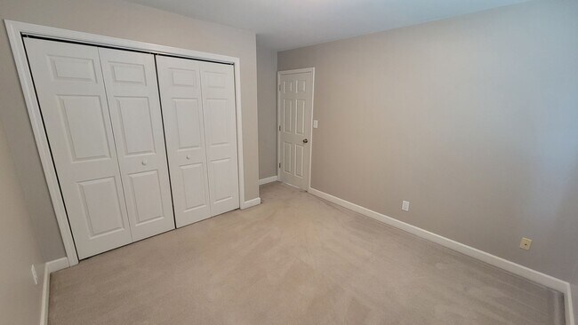 Building Photo - 95 River Park Ln