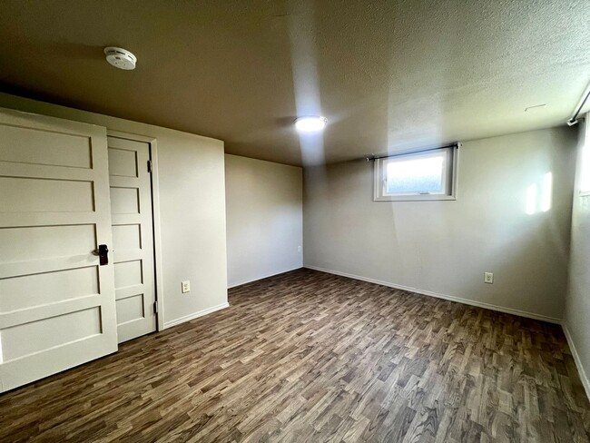 Building Photo - Move in special-$200 off first month's rent!