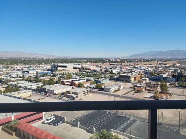 Building Photo - Gorgeous Unit on the 15th Floor at the Allure