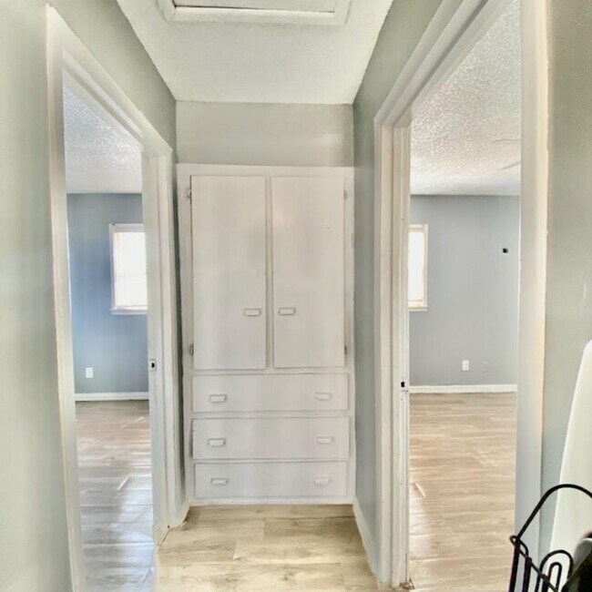 Building Photo - $0 First Month's Rent / $0 Deposit at Move-in