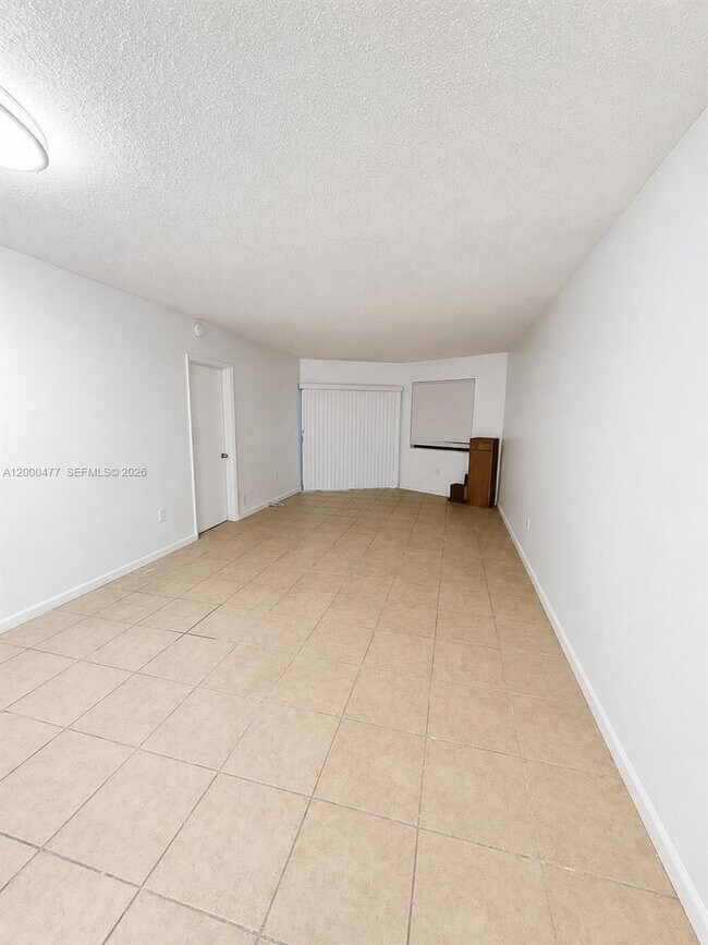 Building Photo - 1601 NE Miami Gardens Dr