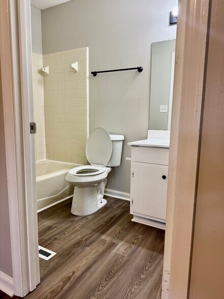 Building Photo - 4963 Brighton Ln