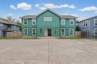 Building Photo - 2615 Ektom Dr
