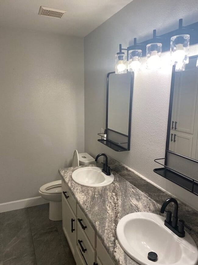 Building Photo - Nice Home in Windsor Estates!!