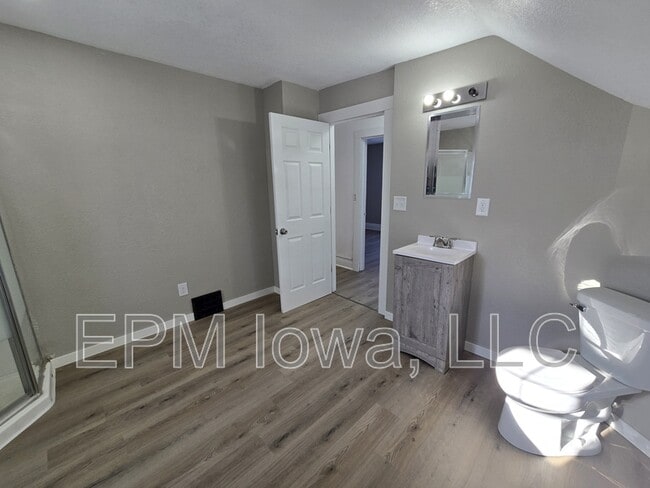 Building Photo - 827 Dawson St