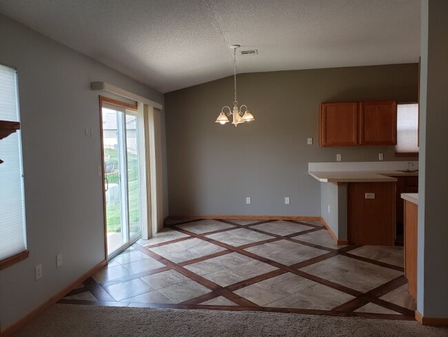 Building Photo - 2022 S Webb Rd