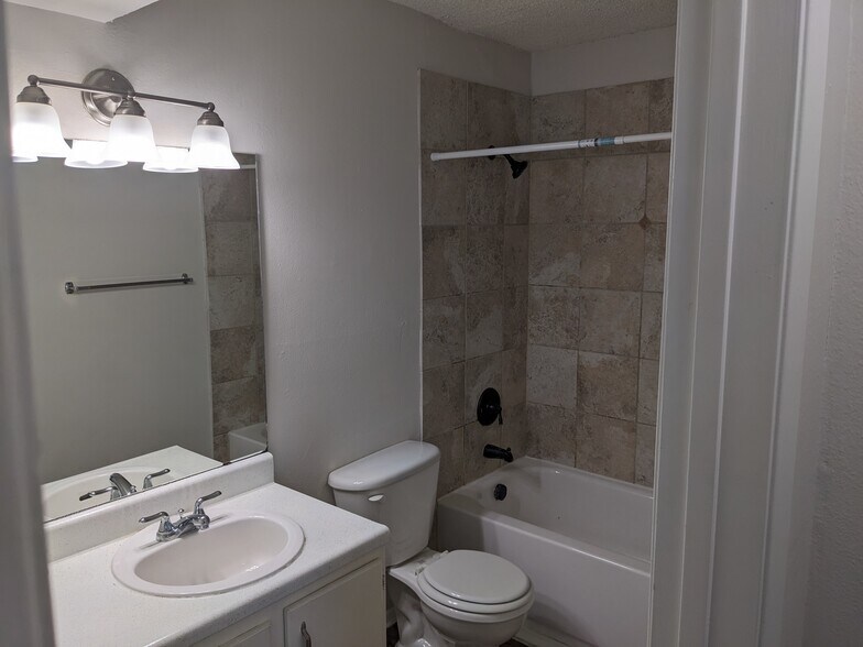 Building Photo - 6008 N Lamar Blvd