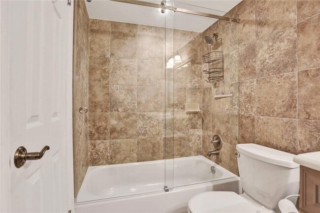 Building Photo - 1160 Hillsboro Mile Unit 904