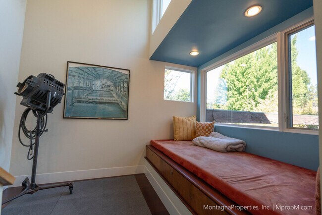 Building Photo - Custom Silicon Valley Modern Dream Home Av...