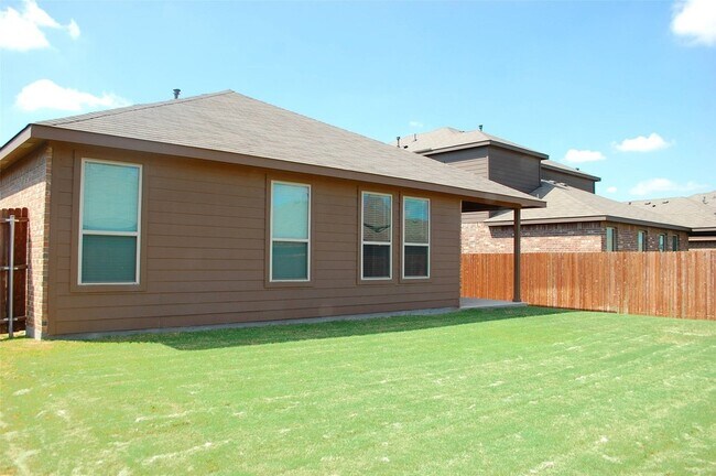 Building Photo - 473 Spring Dr