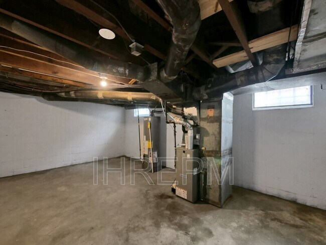 Building Photo - 315 S Southampton Ave