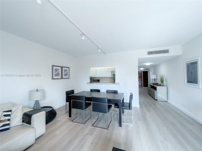 Building Photo - 101 Crandon Blvd