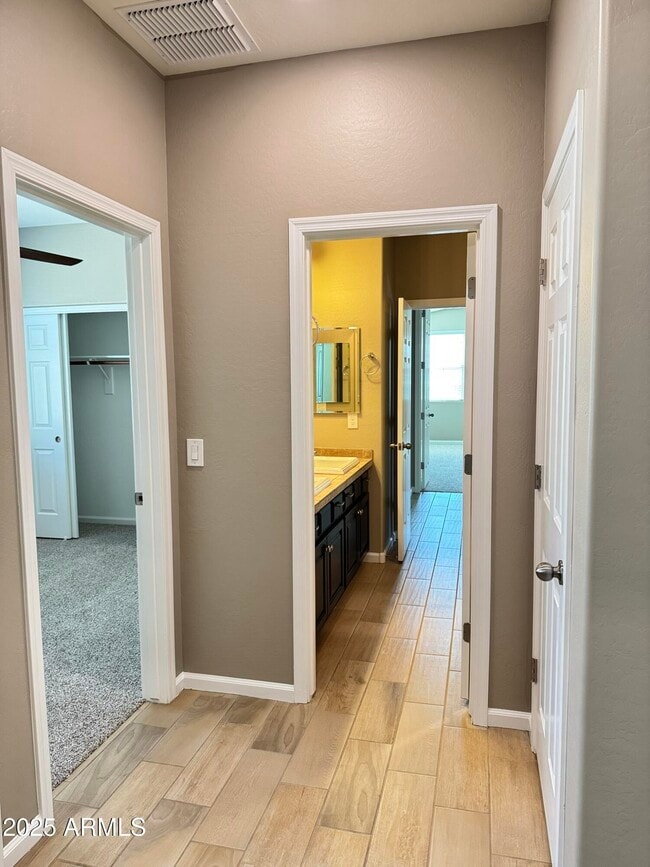 Building Photo - 3253 S Miller Dr