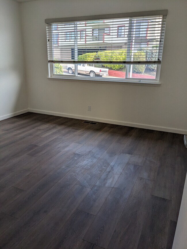 Building Photo - 3208 Countryside Dr